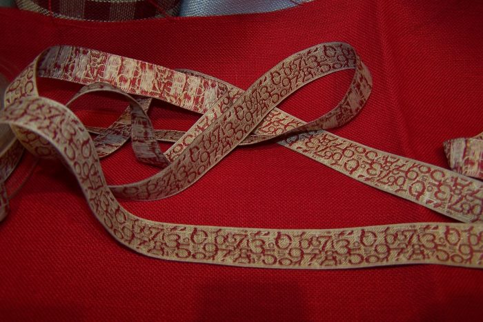 Ruban chiffres rouge