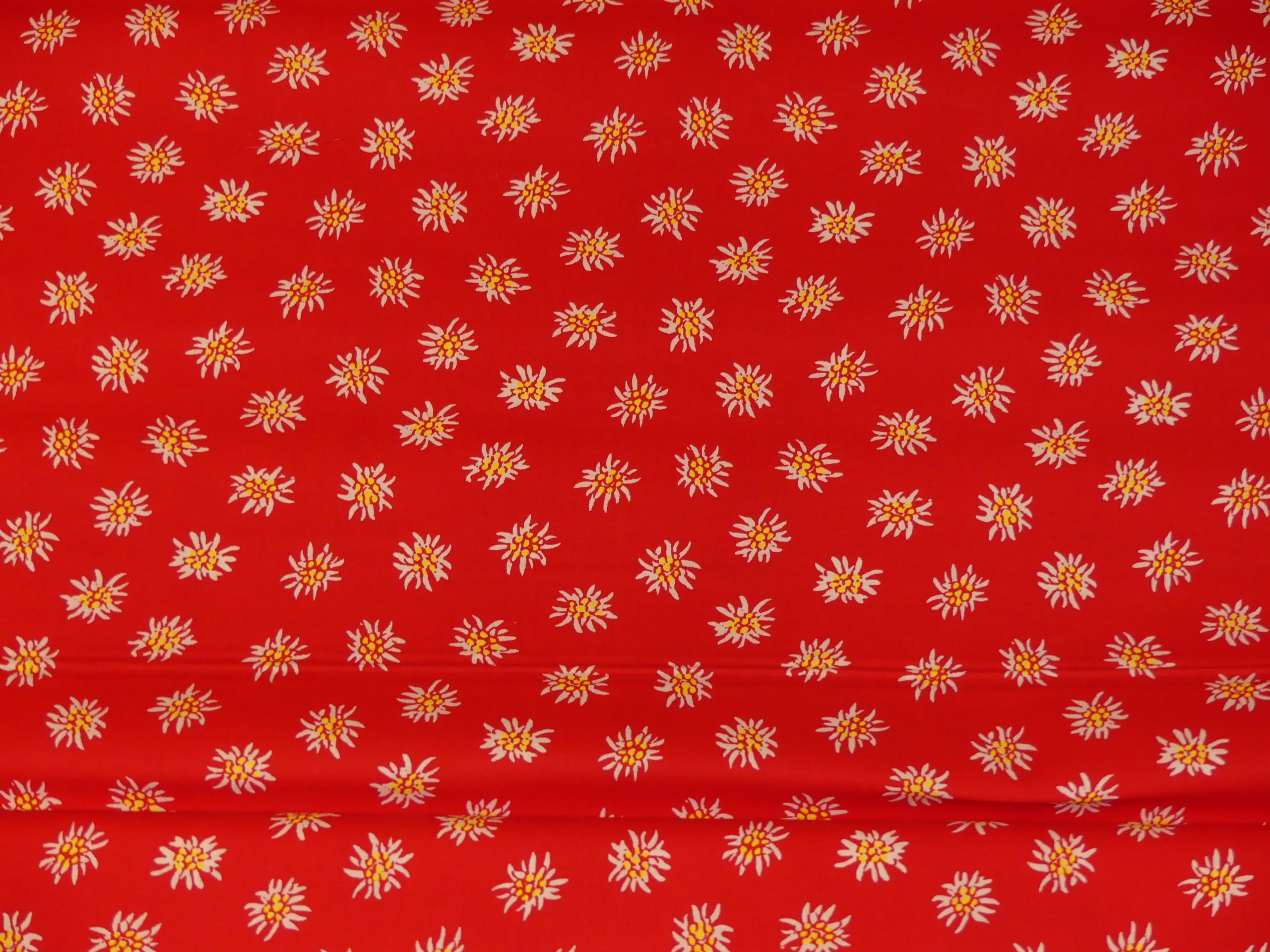 Tissu Rouge avec edelweiss