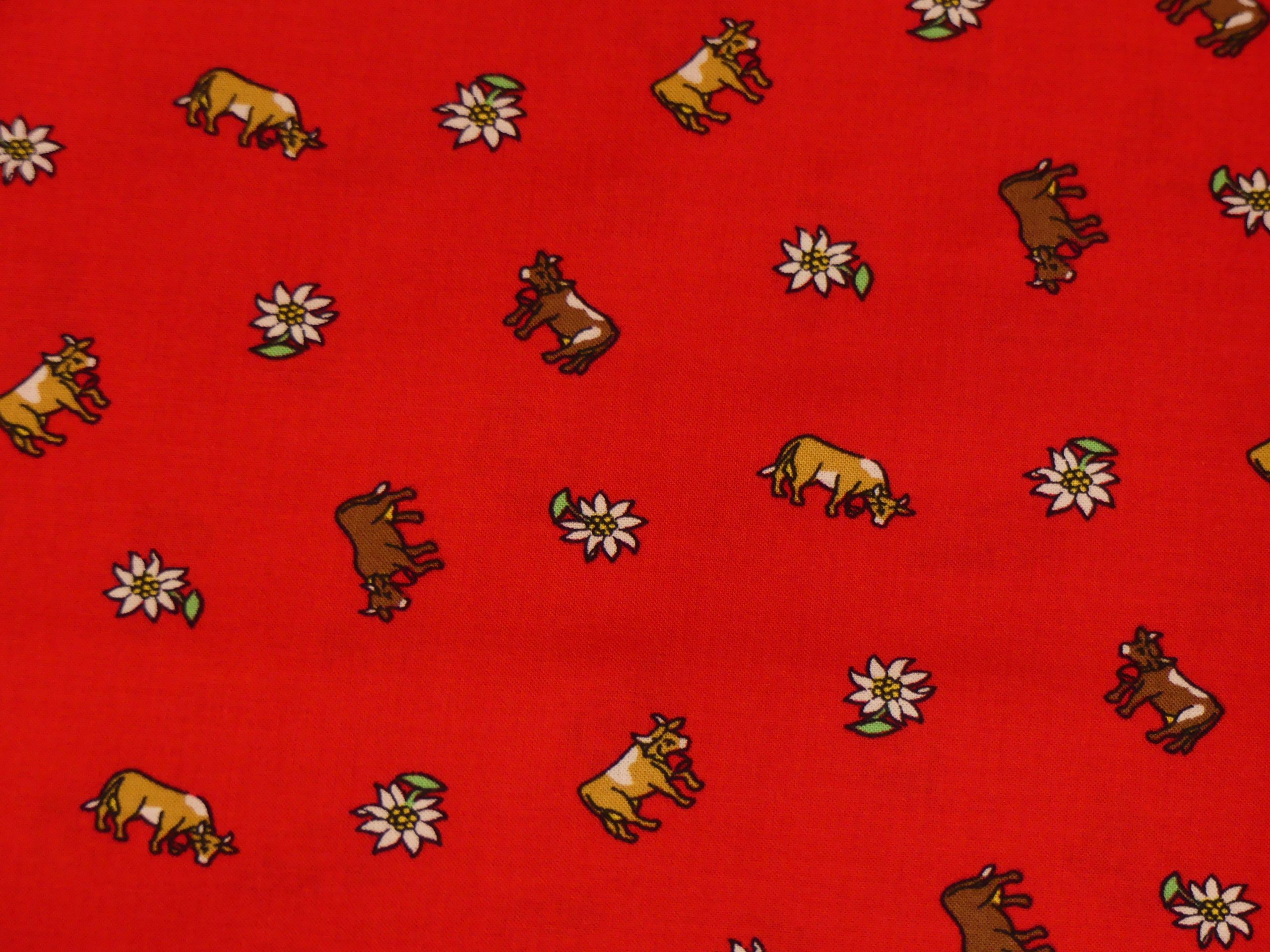 Tissu Rouge avec edelweiss et vache