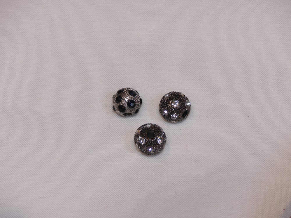 Perle métal avec strass