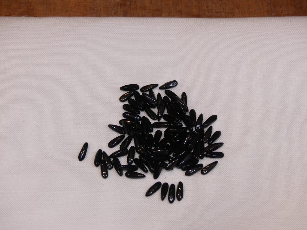 Perle goutte en jais