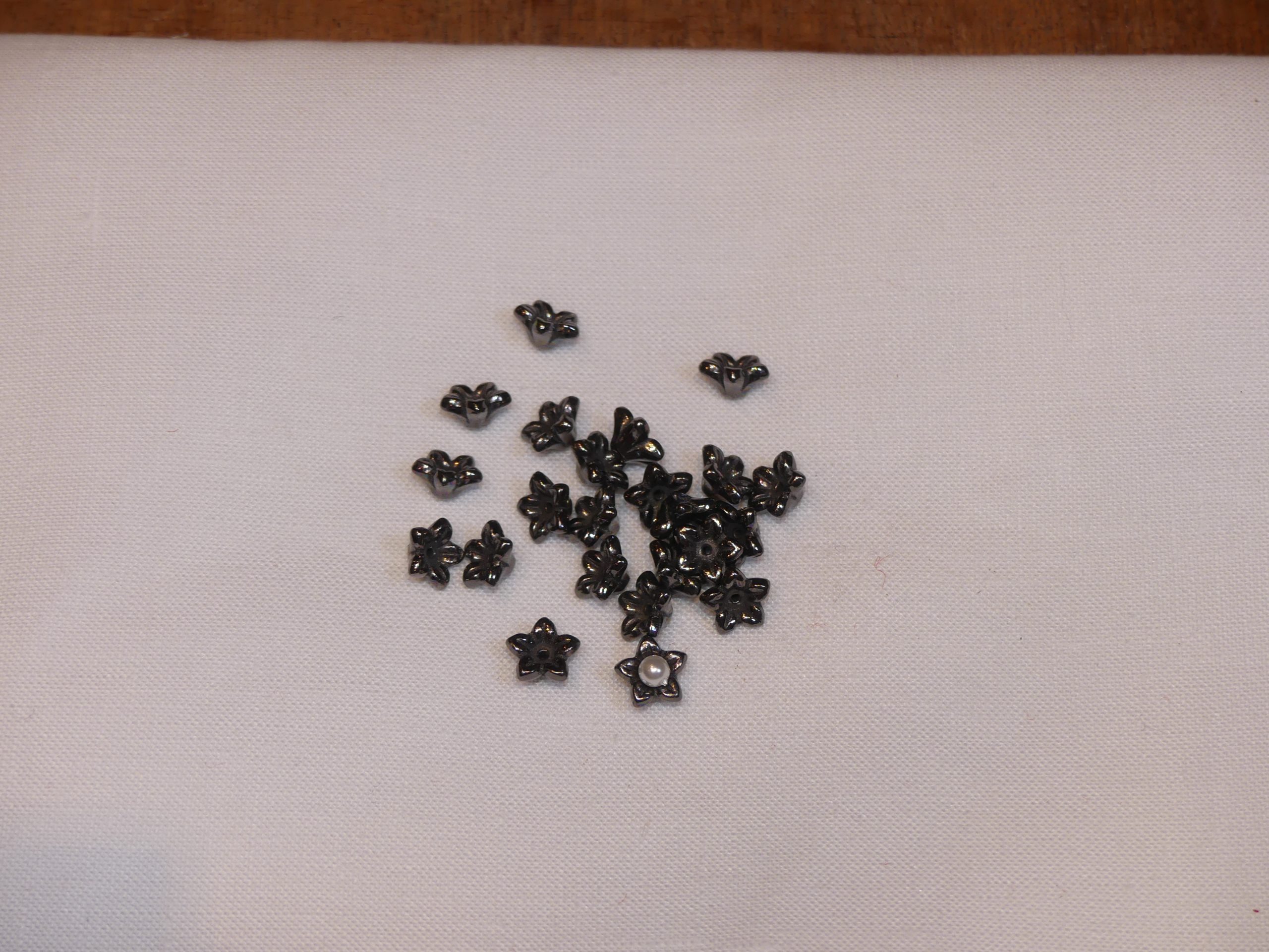 Perle fleur gris anthracite