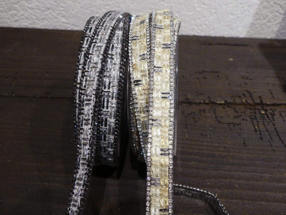 Galon avec strass thermocollant