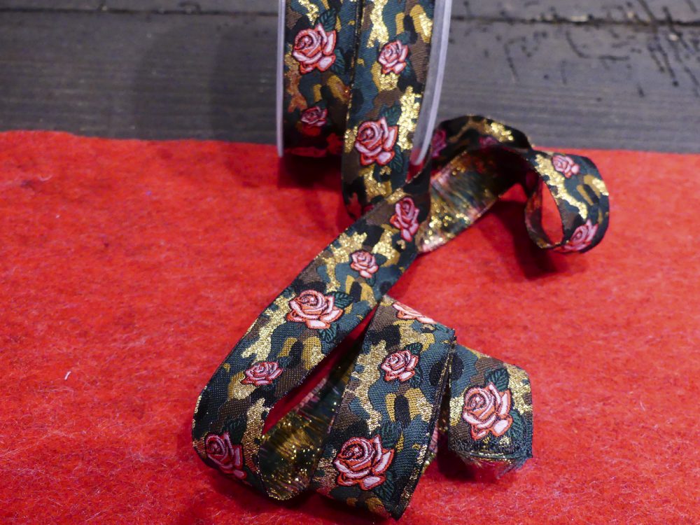 Ruban camouflage avec rose