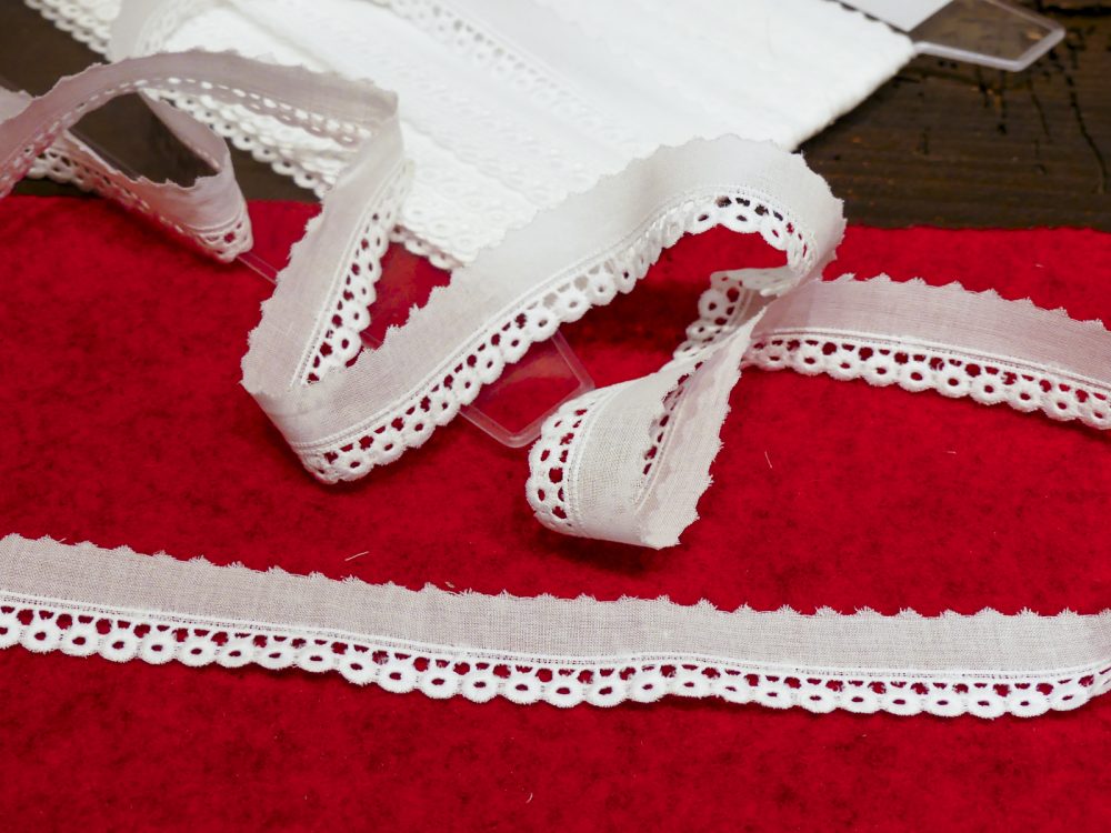 Dentelle broderie anglaise