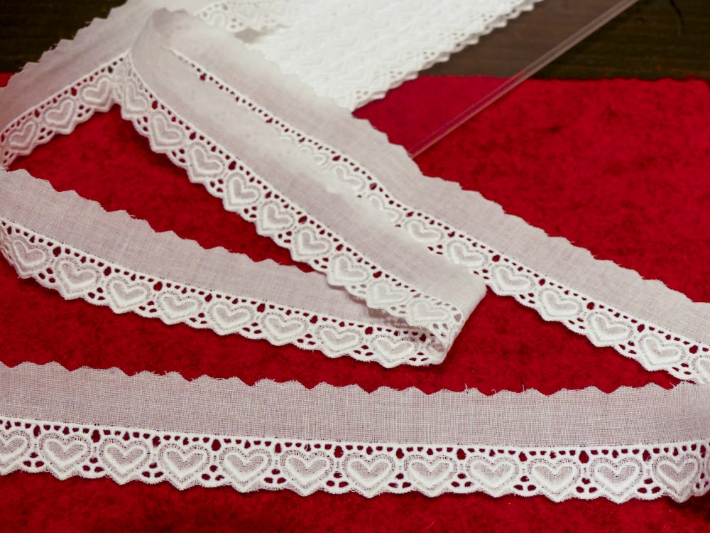 Dentelle broderie anglaise