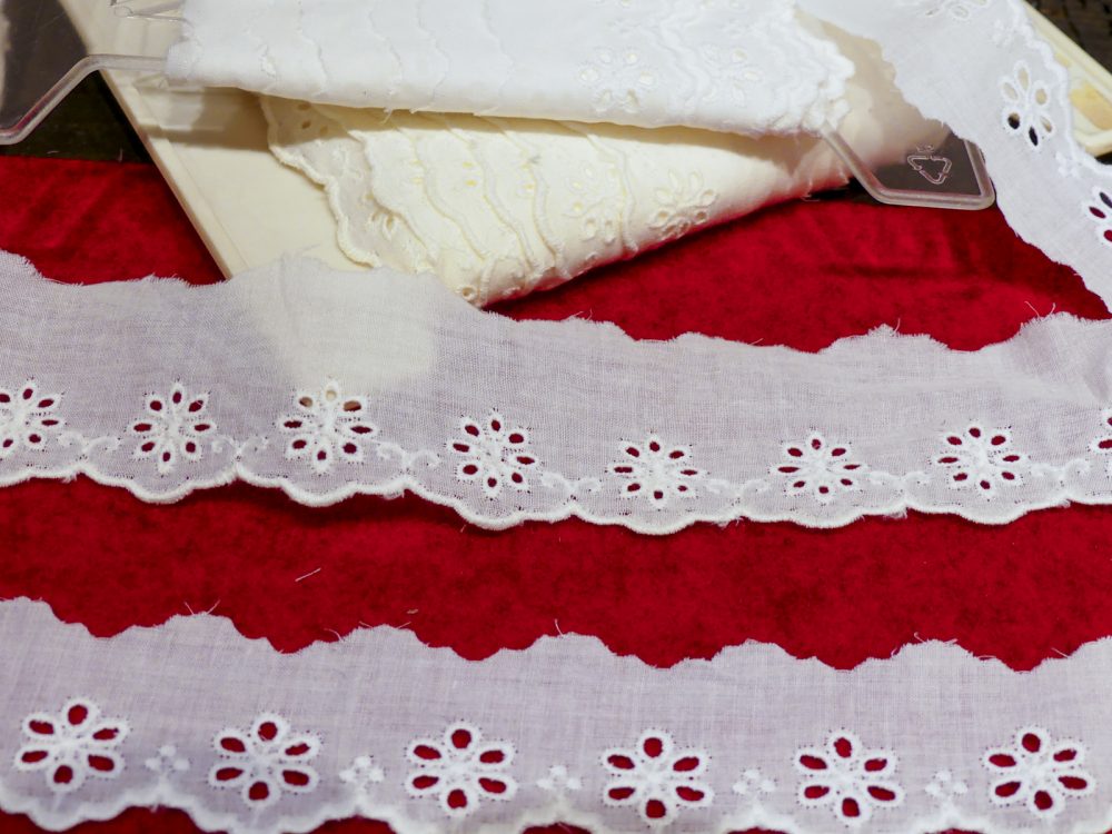 Dentelle broderie anglaise