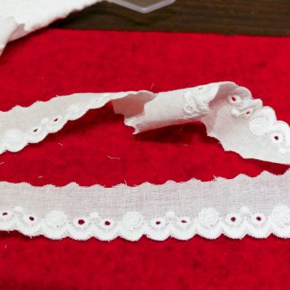 Dentelle broderie anglaise