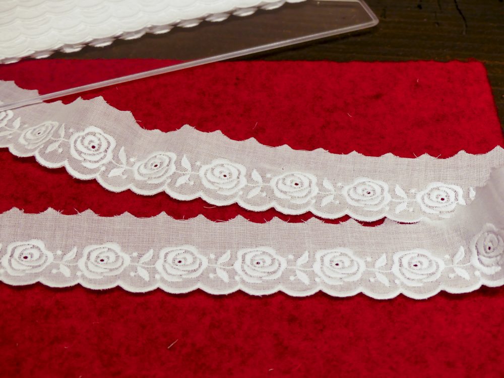 Dentelle broderie anglaise