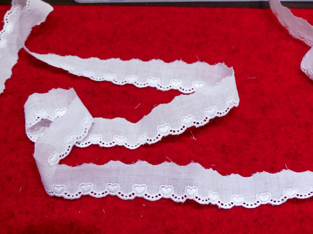 Dentelle broderie anglaise