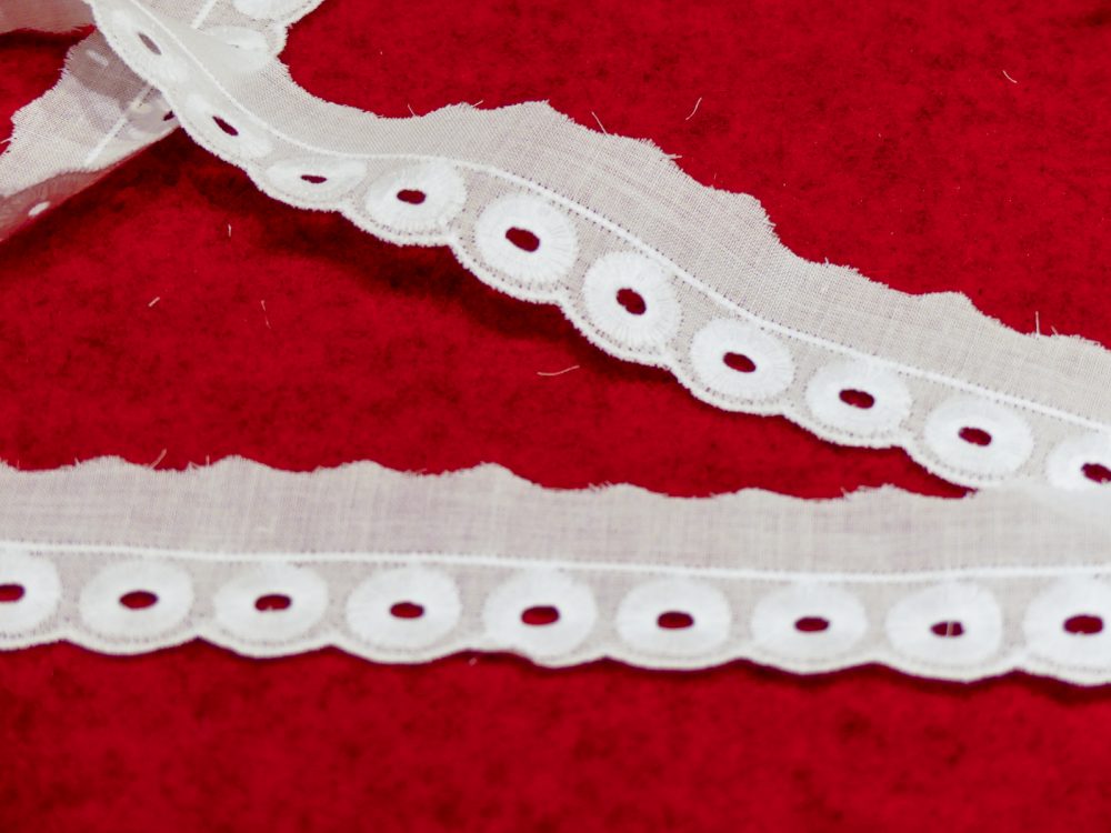 Dentelle broderie anglaise