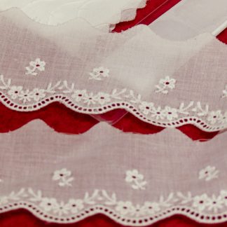 Dentelle broderie anglaise