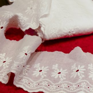 Dentelle broderie anglaise