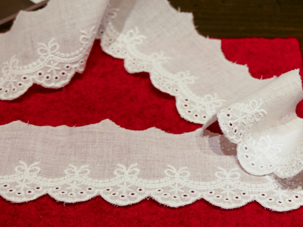 Dentelle broderie anglaise