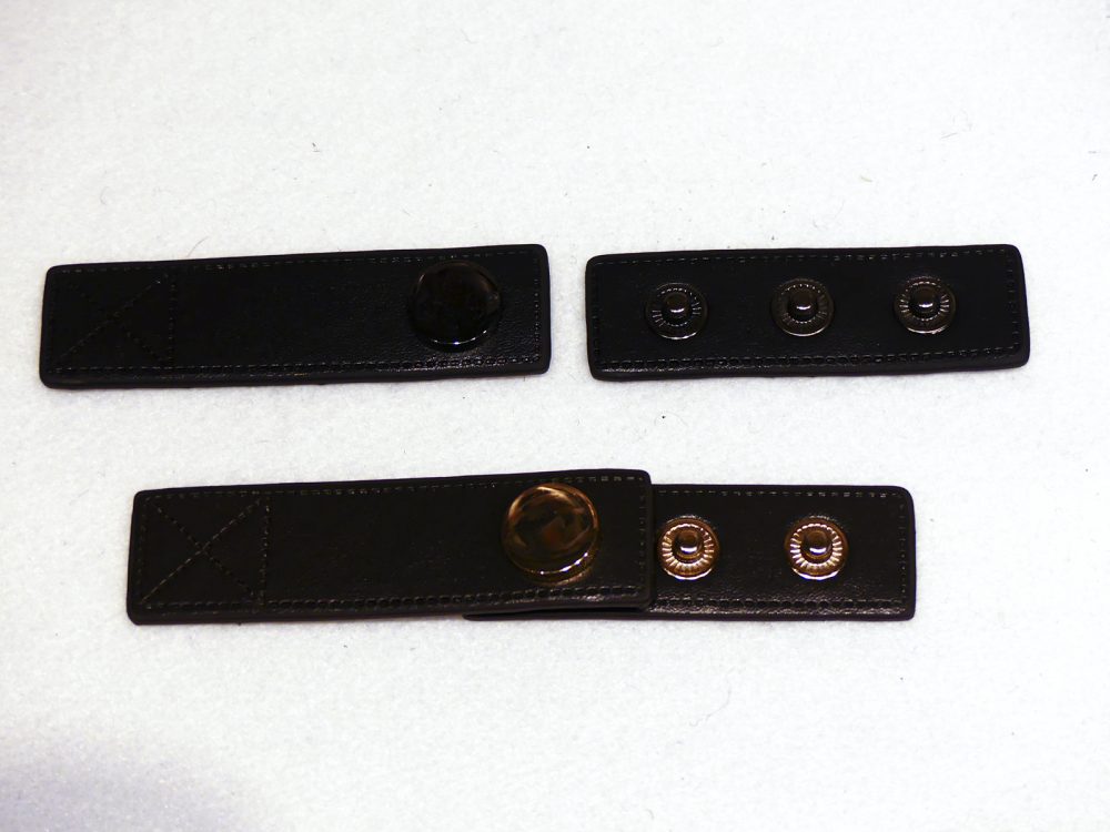 Brandebourg cuir avec pression