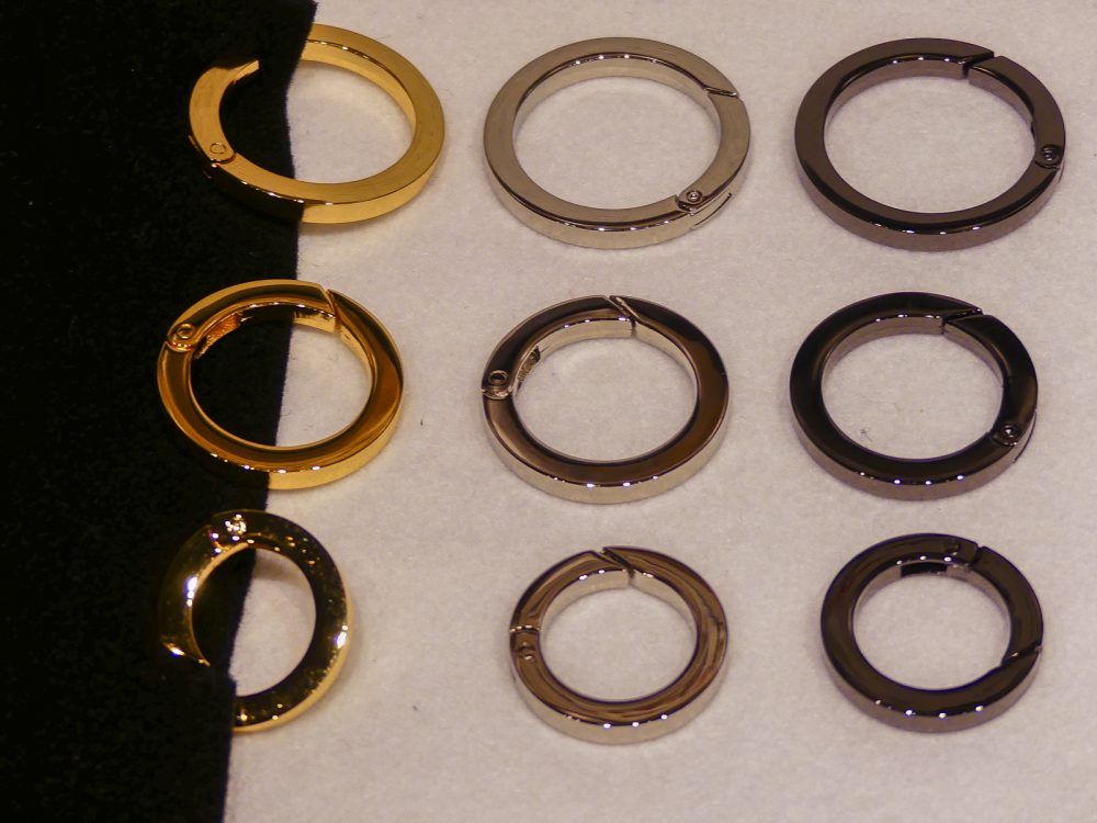 Anneau métal avec ouverture