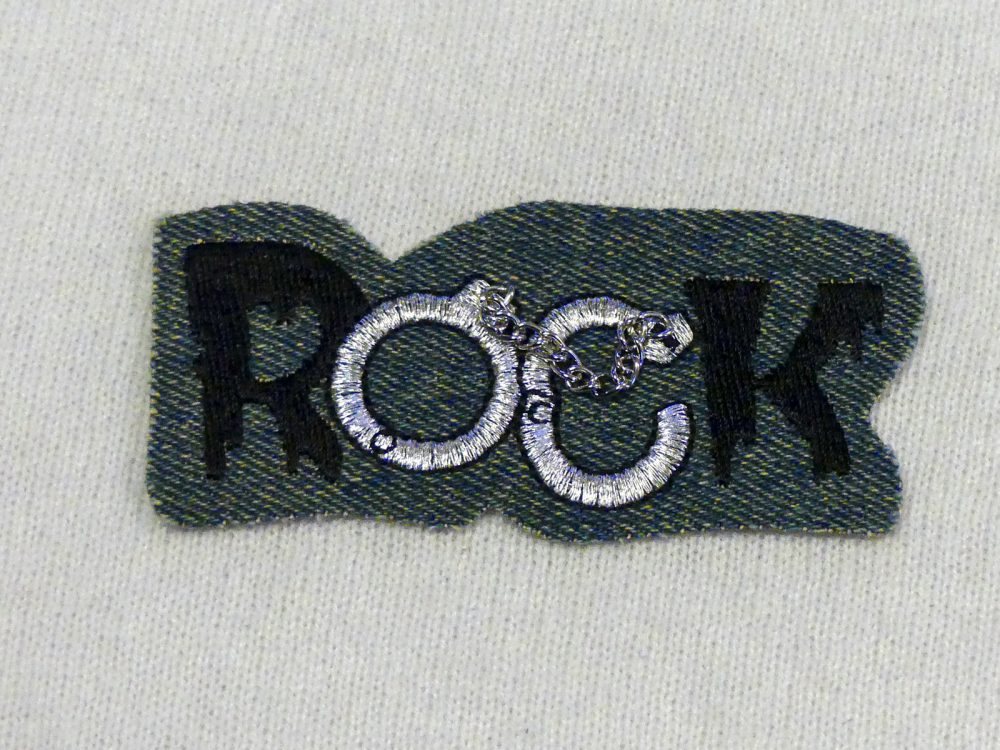 Ecusson rock avec chaîne