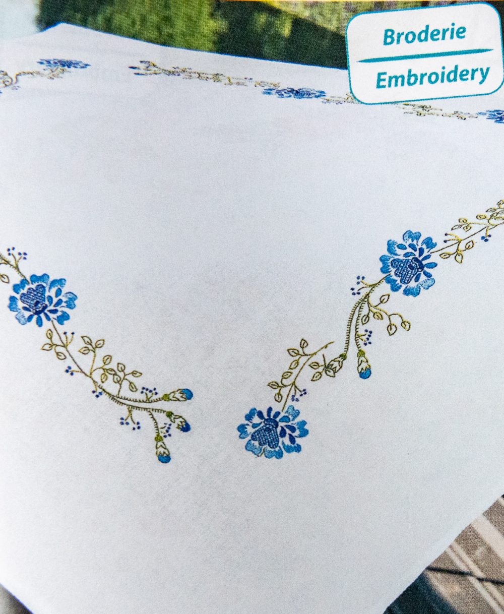 Nappe fleurs bleues