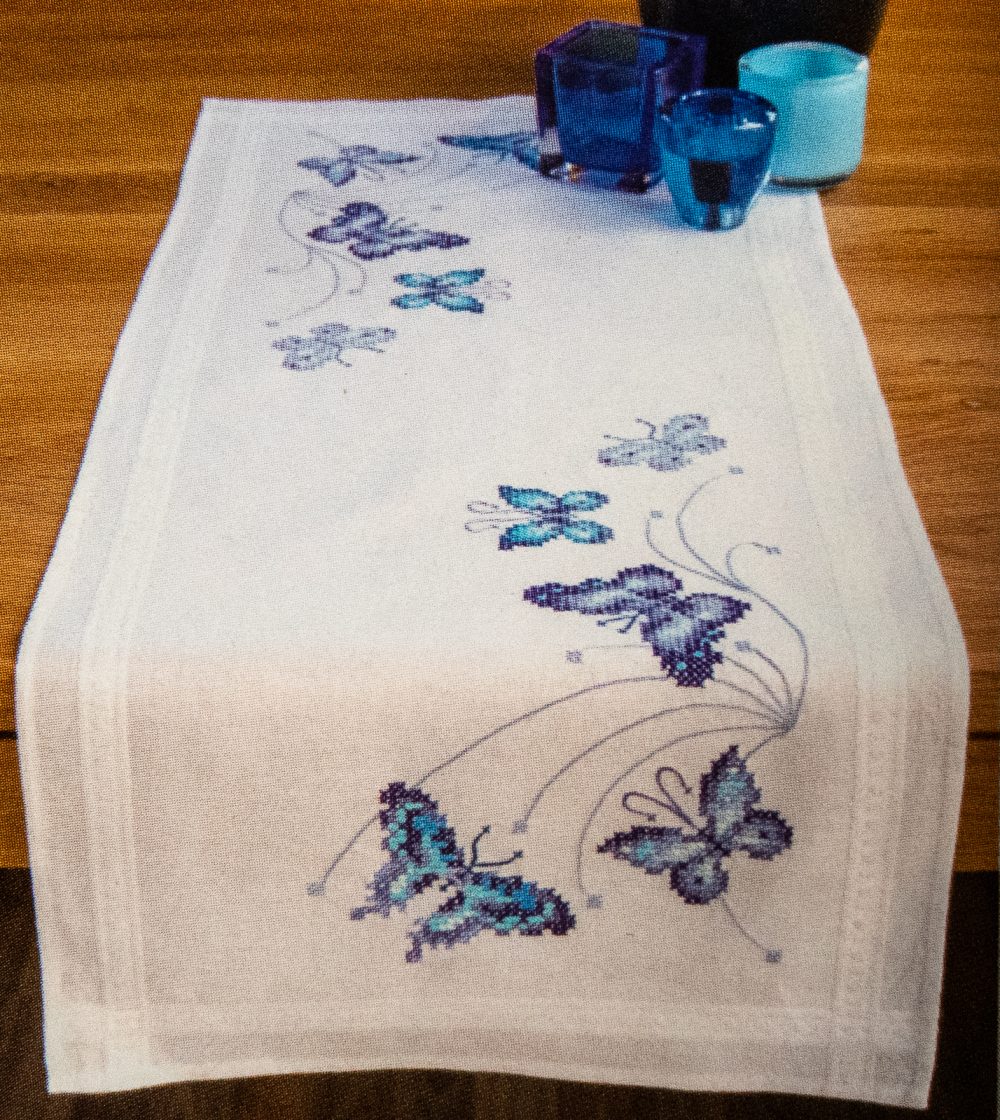 Chemin de table papillons bleus