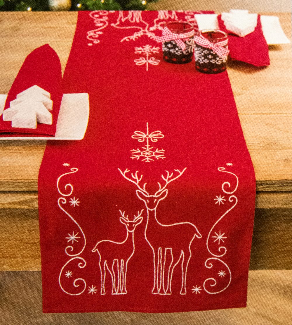 Chemin de table cerfs rouges