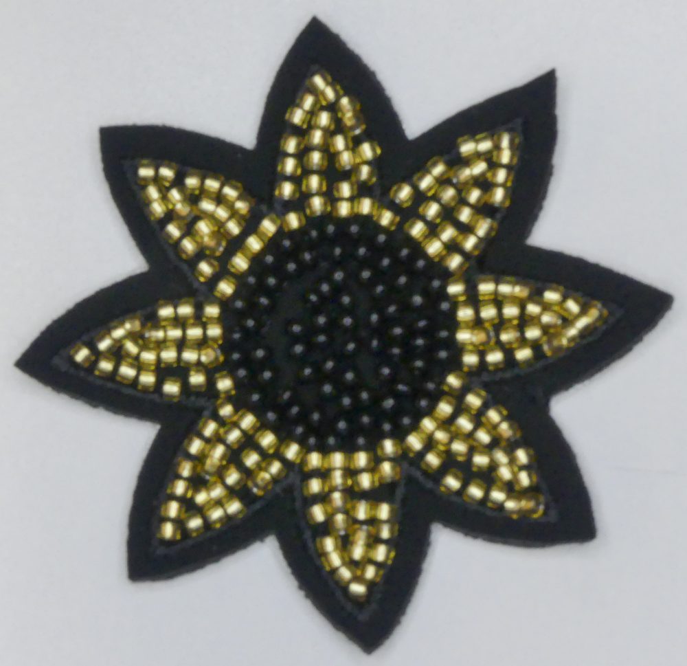 Ecusson fleur perlée