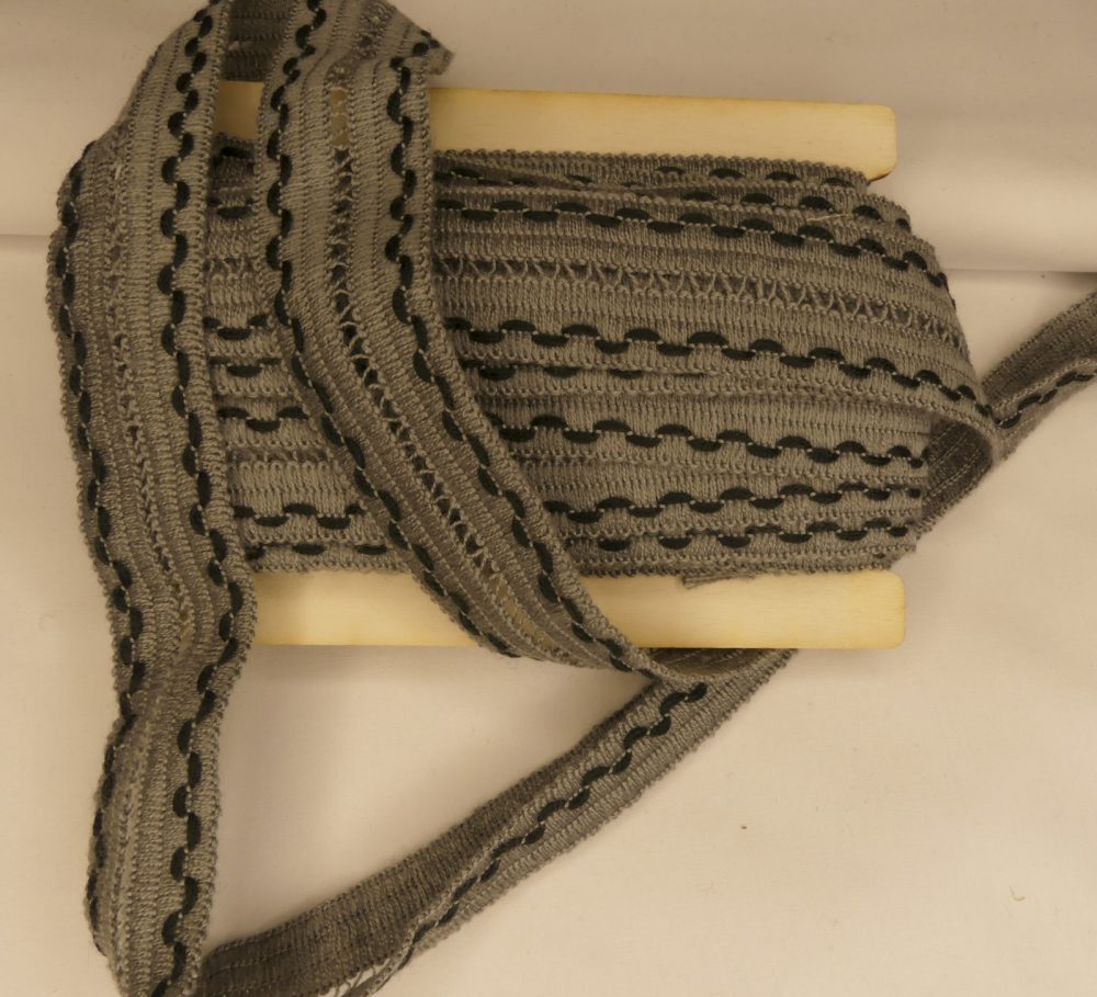 Tresse de laine grise