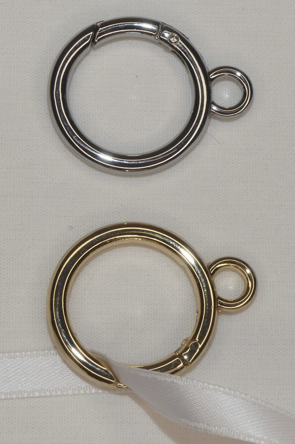 Anneau avec ouverture