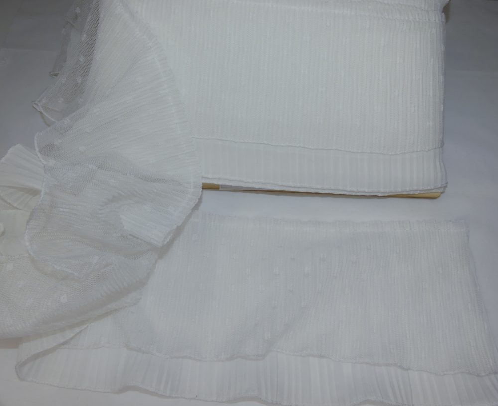Dentelle fine plissée