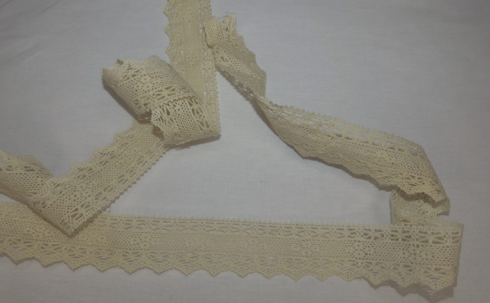 Dentelle écrue