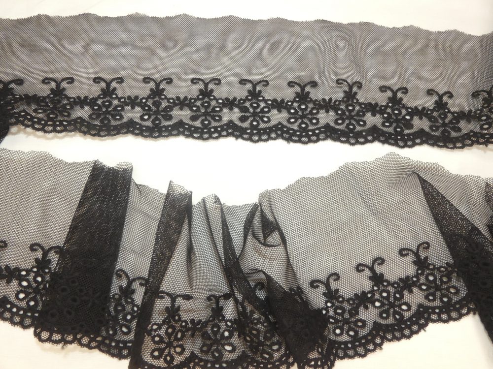 Dentelle fine noire