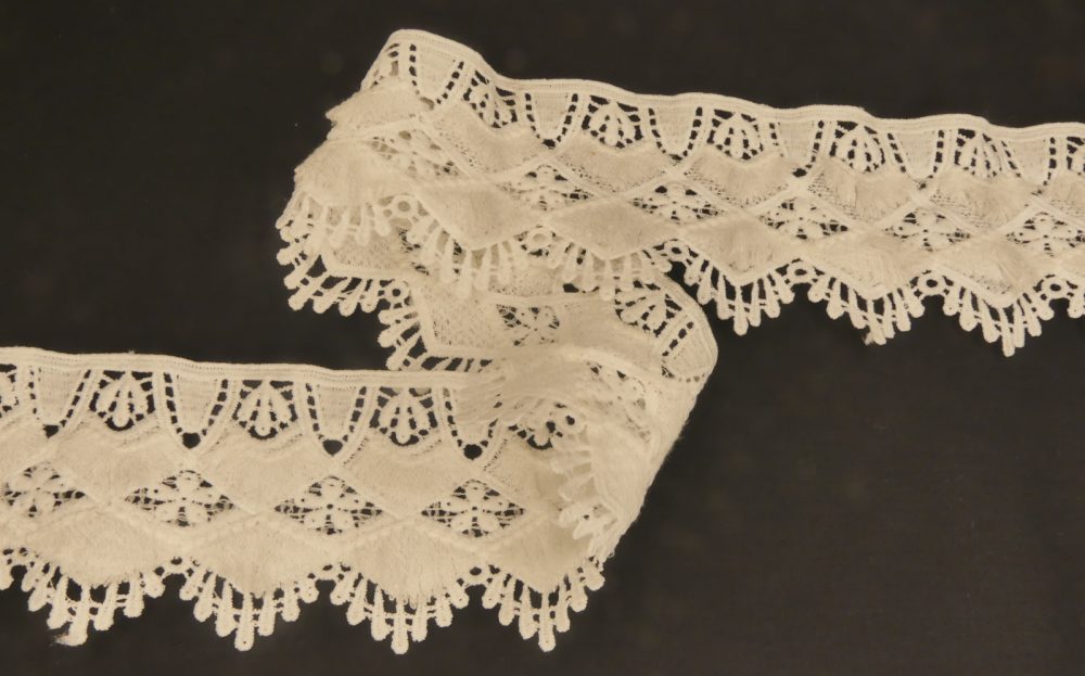 Dentelle frange blanche