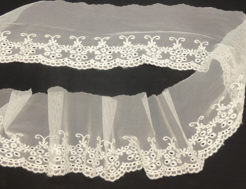 Dentelle fine blanche