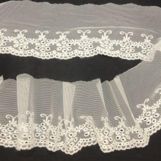 Dentelle fine blanche