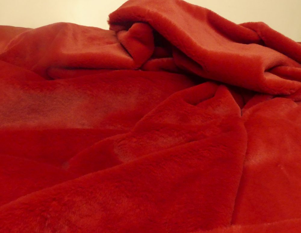 Fausse fourrure rouge
