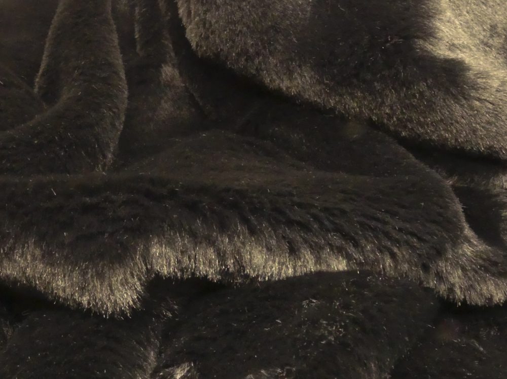 Fausse fourrure noire