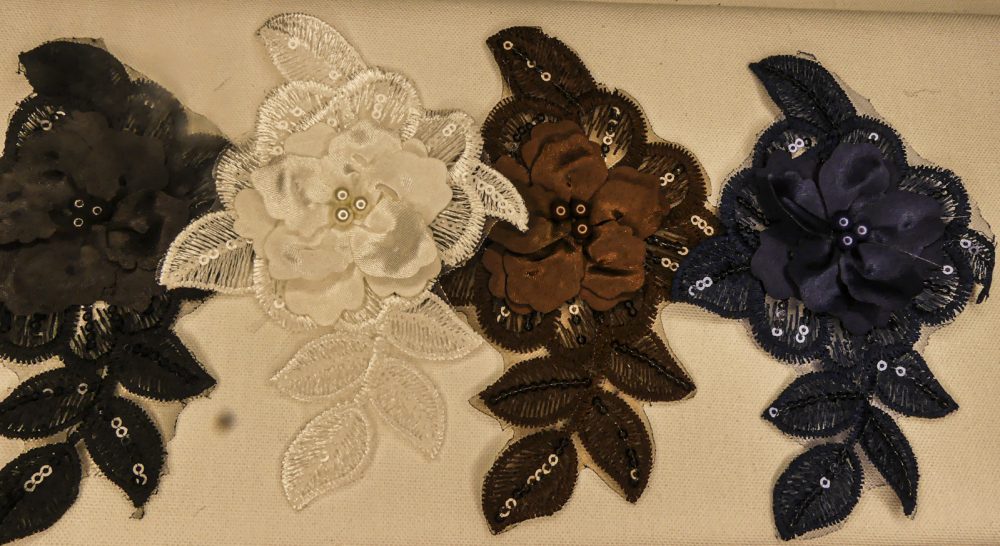 Écusson fleurs perlée