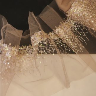 Paillettes sur tulle