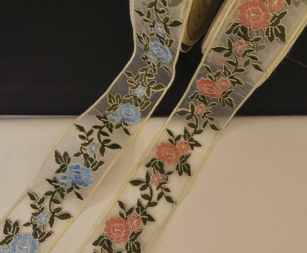 Ruban brodé fleur
