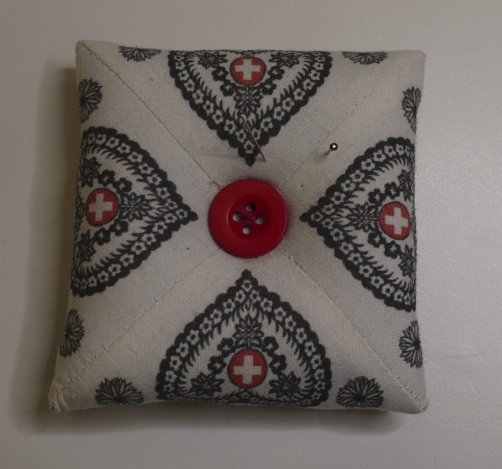 Pique épingles motif Suisse