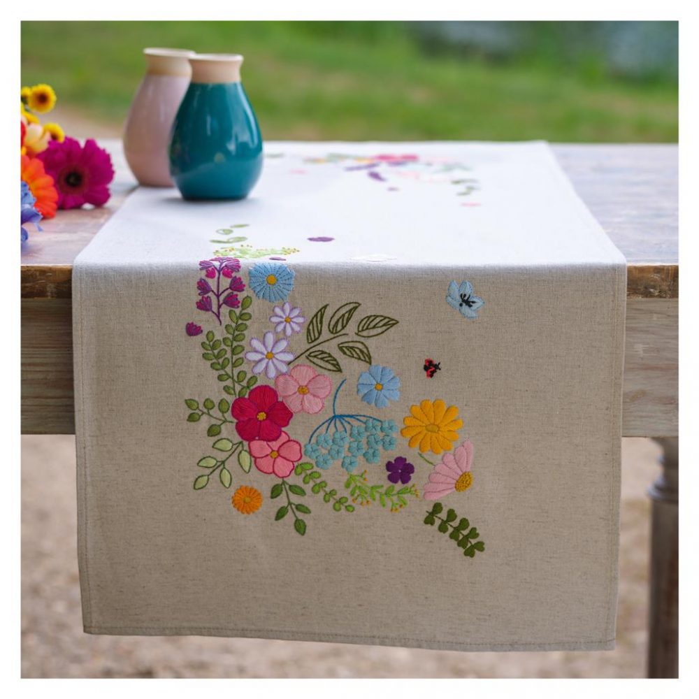 Chemin de table printemps joyeux