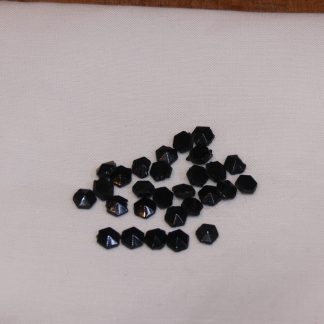 Perle hexagone en jais