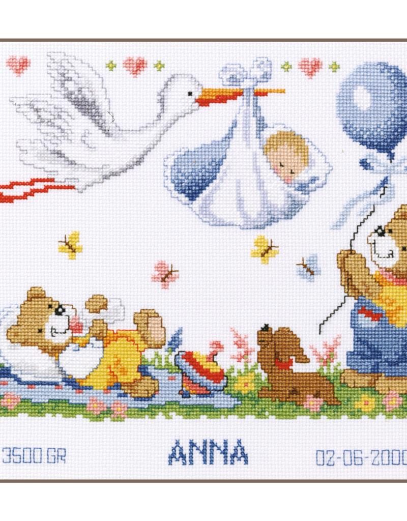 Cigogne porte un bébé