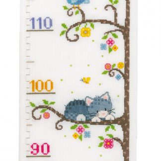 Toise chat dans l'arbre