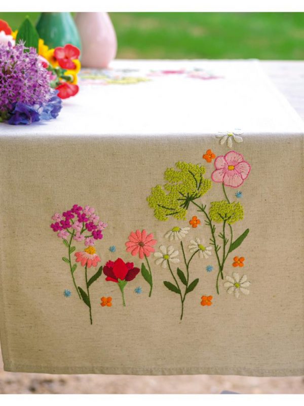 Chemin de table fleurs sauvages