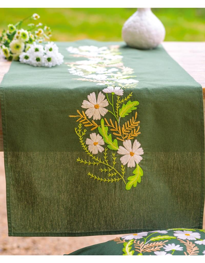 Chemin de table fleurs blanches