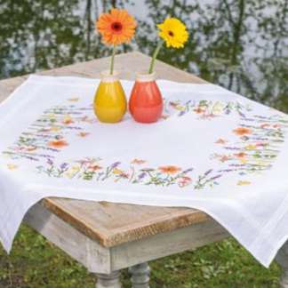 Nappe lavande et fleurs des champs