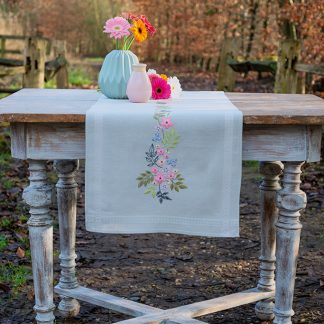 Chemin de table fleurs et feuilles