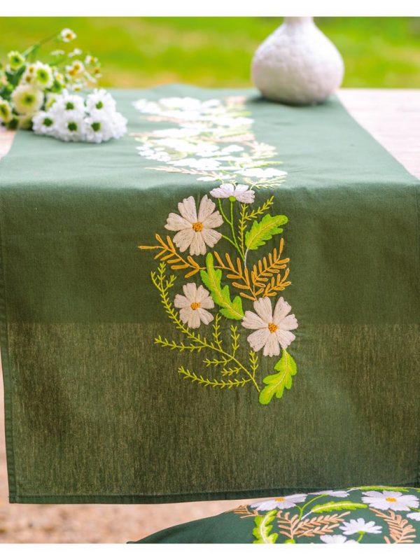 Chemin de table fleurs blanches