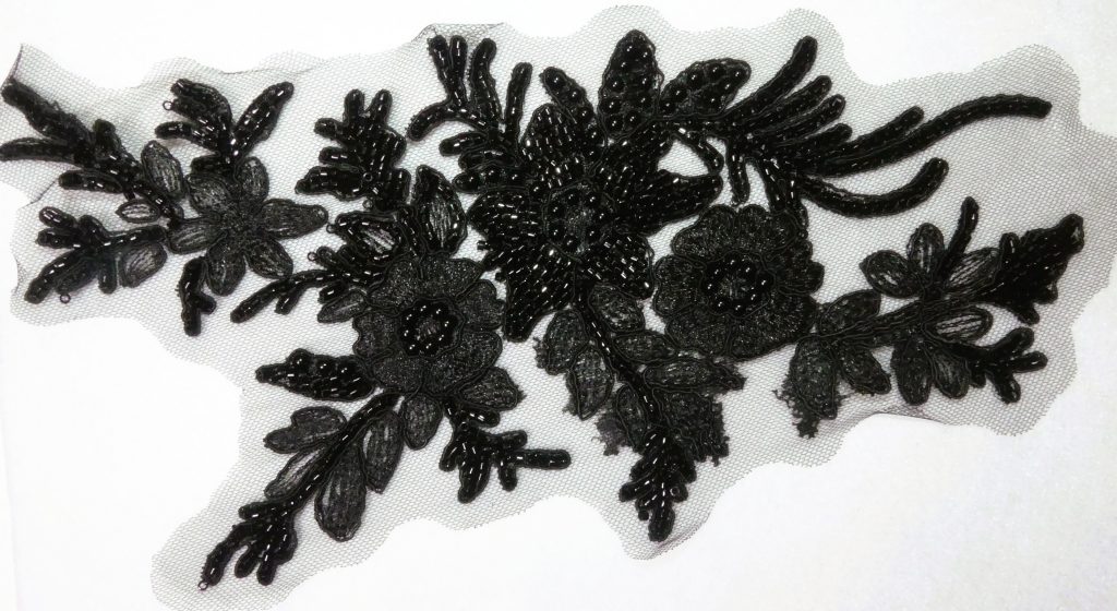 Écusson fleurs brodées