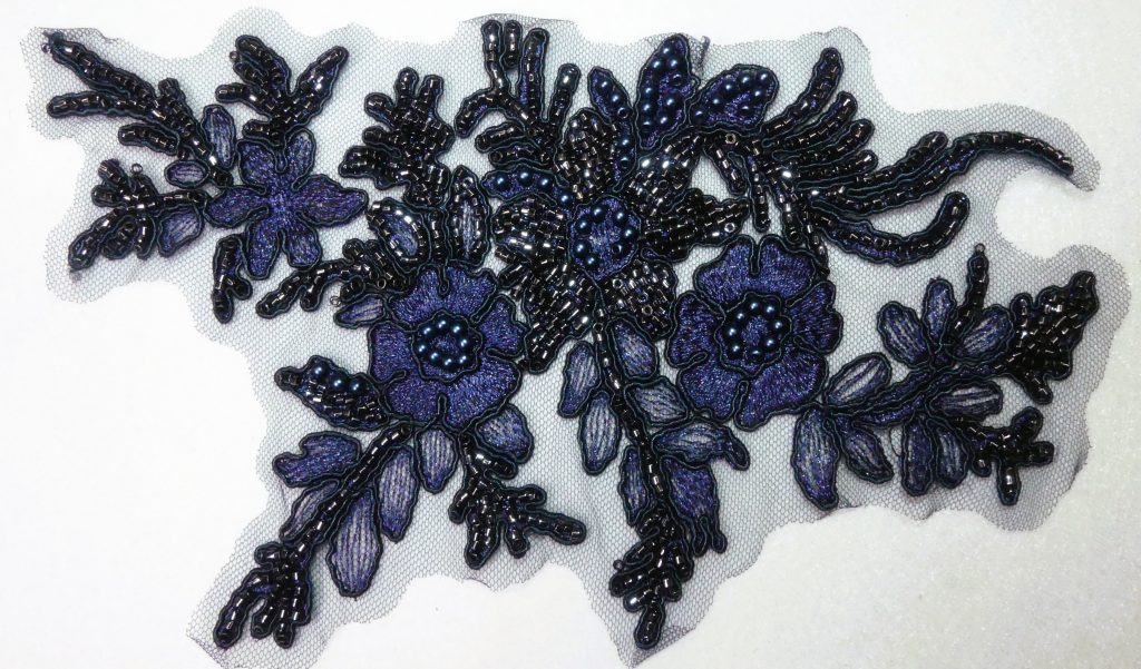 Écusson fleurs brodées